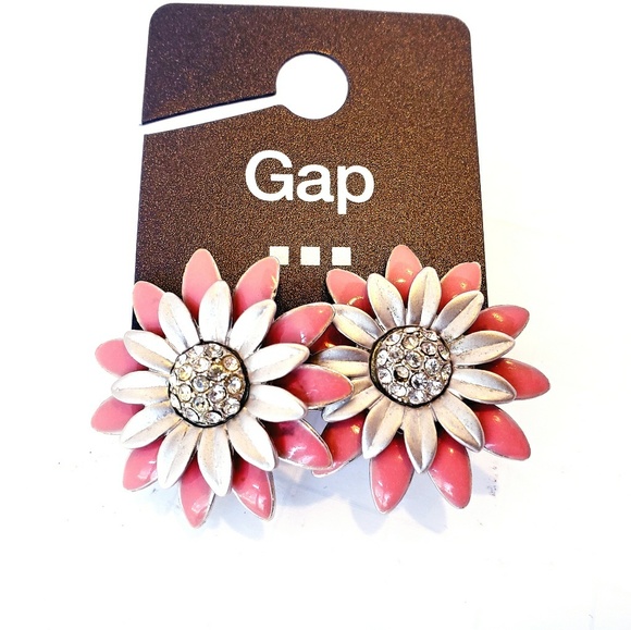 Women floral design pink and silver studs - Picture 1 of 4